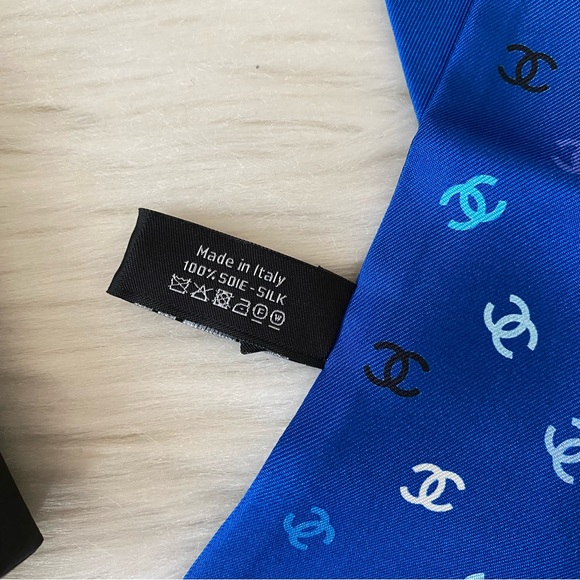 CHANEL Bandeau Silk Twill Scarf - Picture 11 of 14